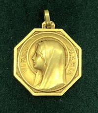 Médaille vierge Marie religieuse or jaune 18 carats pendentif Poids 4.36 g