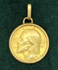 Médaille Christ ronde en or jaune 18 carats pendentif Poids 1.82 g
