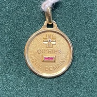 Médaille d'Amour A Augis Or jaune 18 carats pendentif rubis diamant pendentif Poids 1.73 g