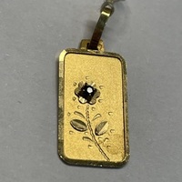 Médaille Pendentif plaque fleur or jaune 18 ct Poids 1.10 g