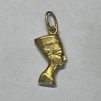 Médaille Pendentif buste égyptien Nefertiti or jaune 18 ct Poids 0.72 g