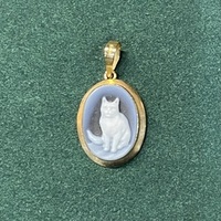 Médaille Pendentif Chat Camée Agate bleu Or jaune 18 ct Poids 1.54 g