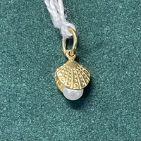 Médaille Pendentif Coquillage Perle et Or jaune 18 ct Poids 0.82 g