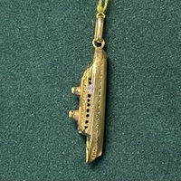 Médaille Pendentif Bateau Paquebot or jaune 18 ct Poids 3.6 g