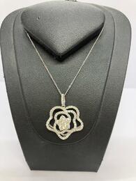 Chaine avec pendentif fleur étoile or blanc serti diamants Or blanc 18 carats